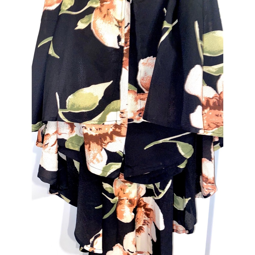 XS Selfie Leslie Floral Romper - Picture 10 of 11